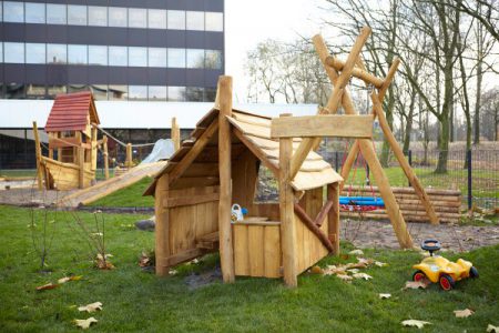 Spielplatz von Villa Luna im Herbst